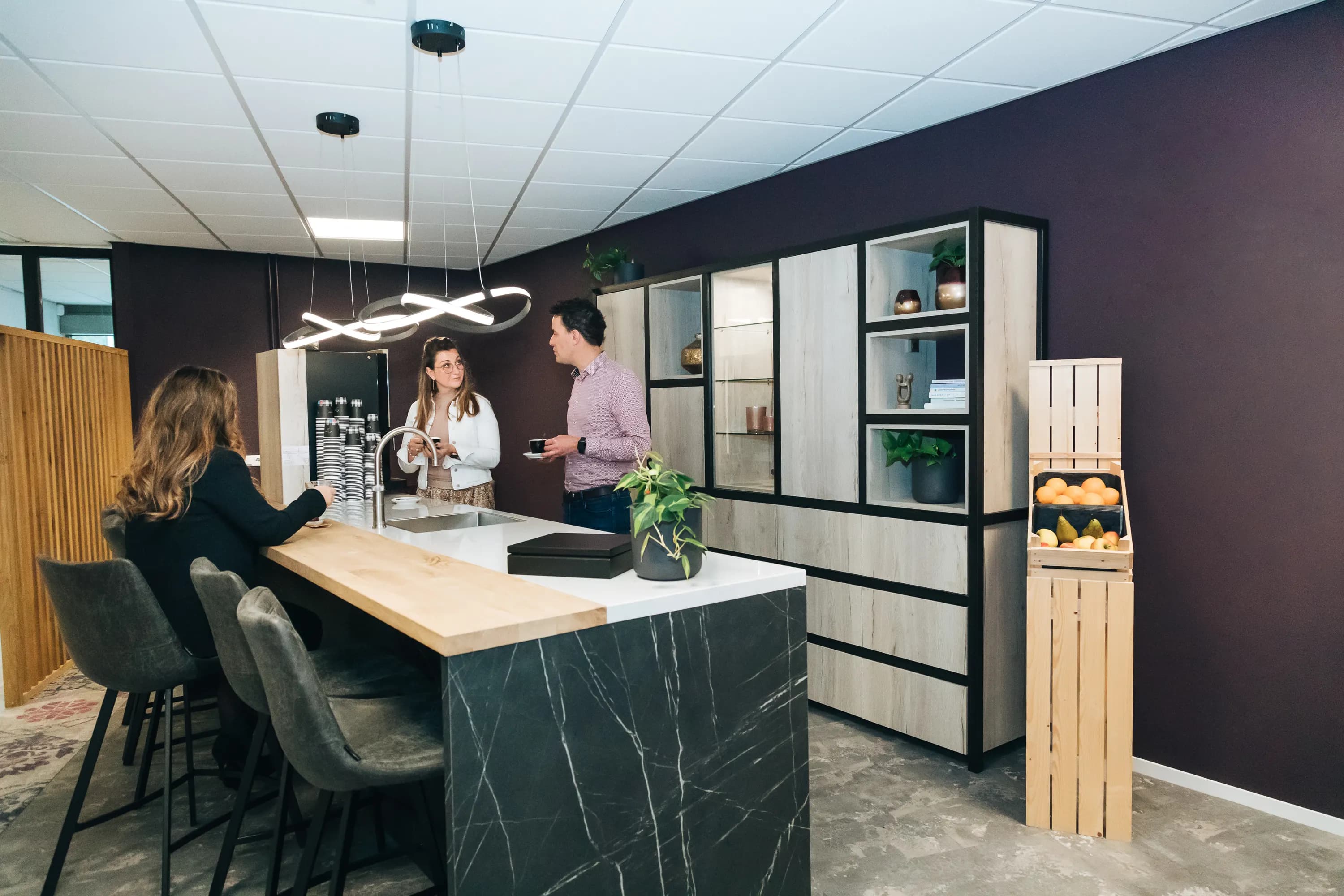 Employer Branding van een medewerker van Lansigt, werkend, lachend of poserend in het kantoor in Alphen aan den Rijn.