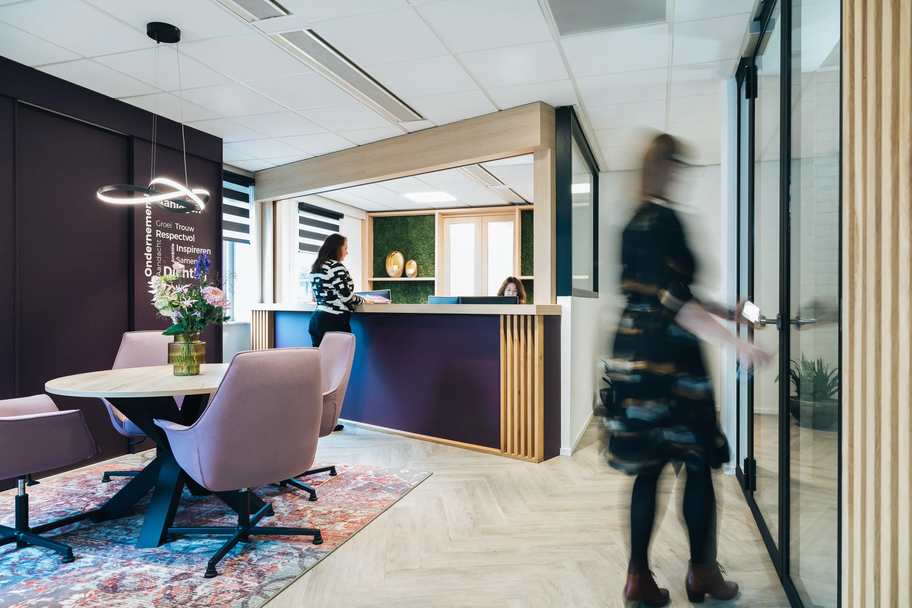 Employer Branding van een medewerker van Lansigt, werkend, lachend of poserend in het kantoor in Alphen aan den Rijn.