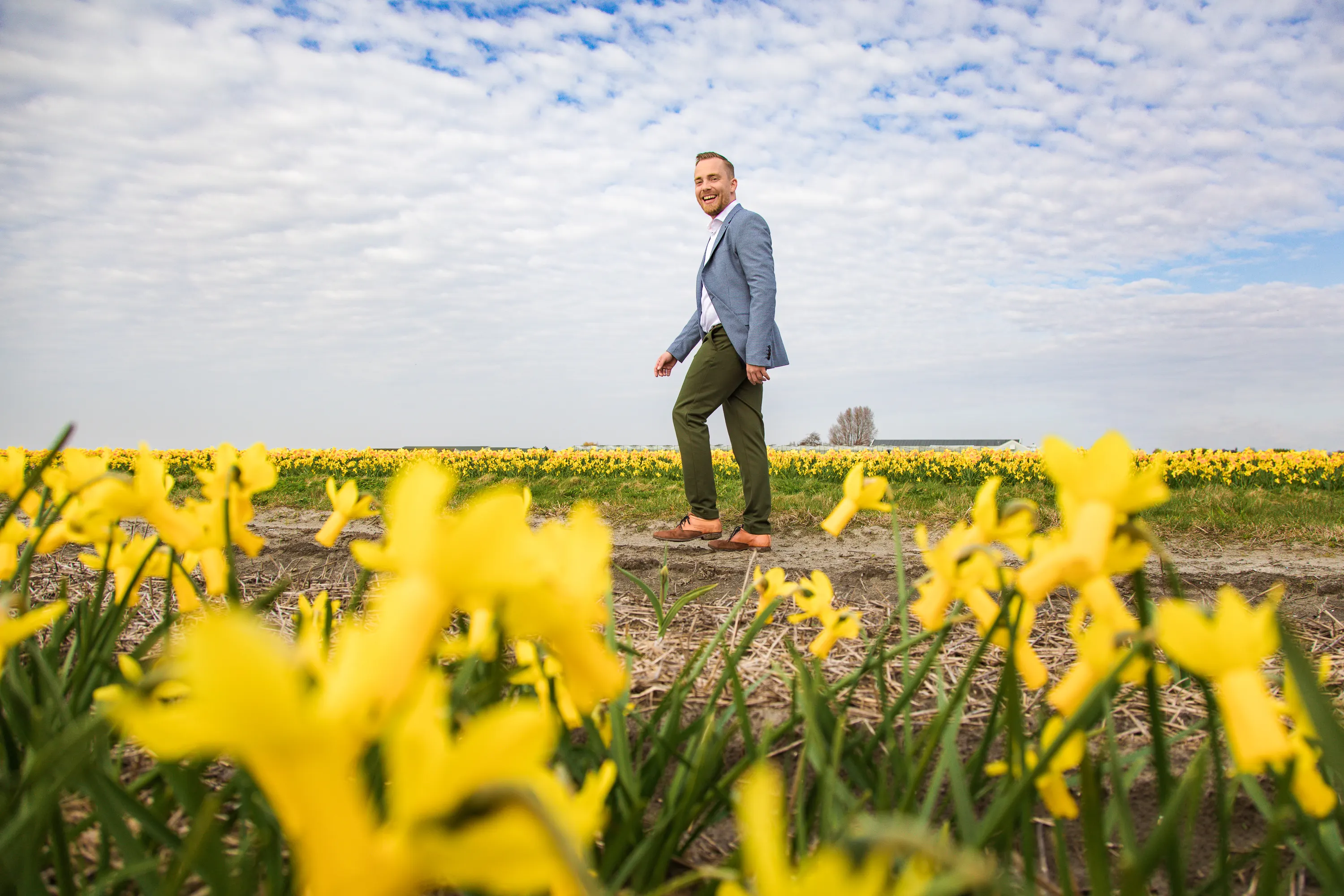 Personal Branding foto’s van Timo de Jong laten zien wie hij is. En ligt een tipje op van zijn gezinsleven, de omgeving waar hij opgroeide en nu werkt. Maar de beelden tonen ook de mensen met wie hij samenwerkt, zoals Jowy Ricardo en Stefan Vos.
