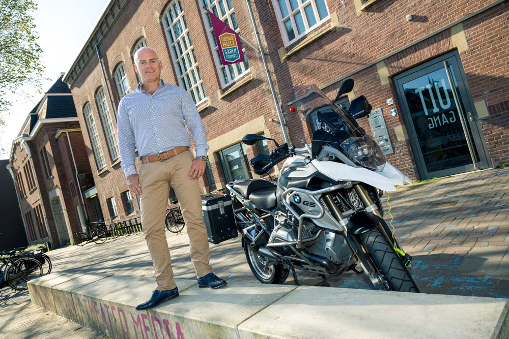 Voordeur fotoshoot actie van Willem van den Broek bij de Garenspinnerij in Gouda